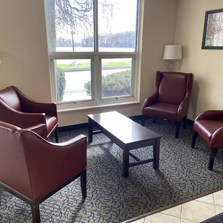 Red Roof Inn Sandusky - Милан Экстерьер фото