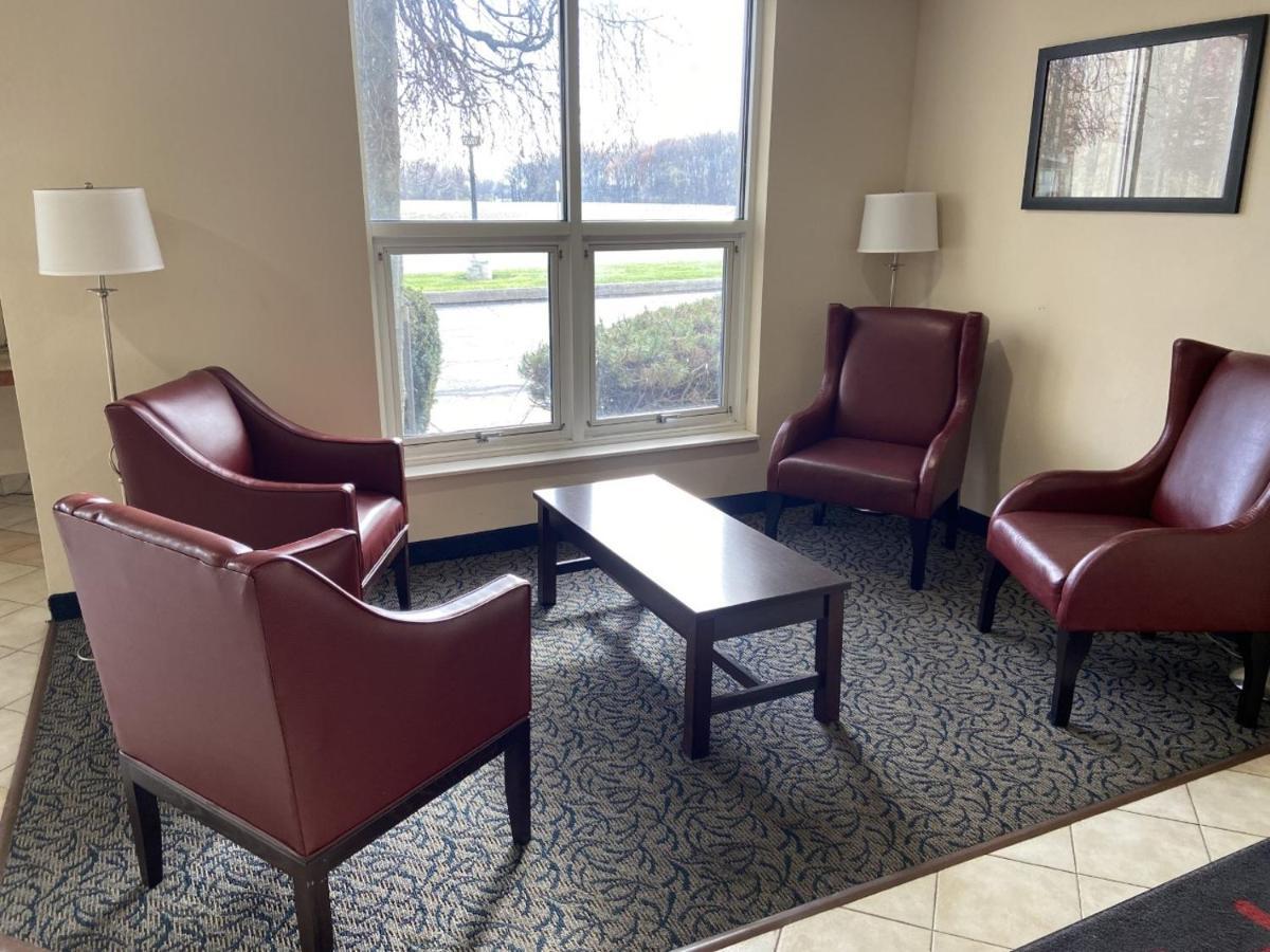 Red Roof Inn Sandusky - Милан Экстерьер фото